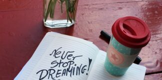 Czy można mieć napis na przedniej szybie?