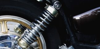 Ile kosztuje wymiana amortyzatorów przednich?